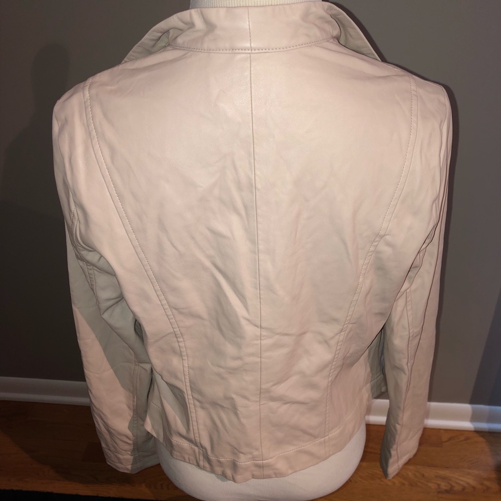 BB Dakota beige/rose color jacket. Size Small - Picture 3 of 4